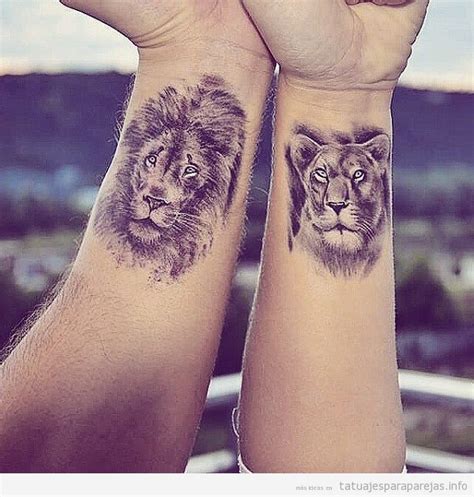 tatuajes de leones en la mano